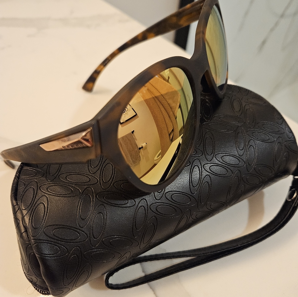 Oakley womens sunglasses